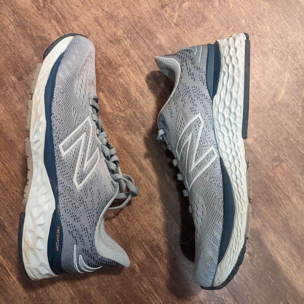 W New Balance 880 size 9